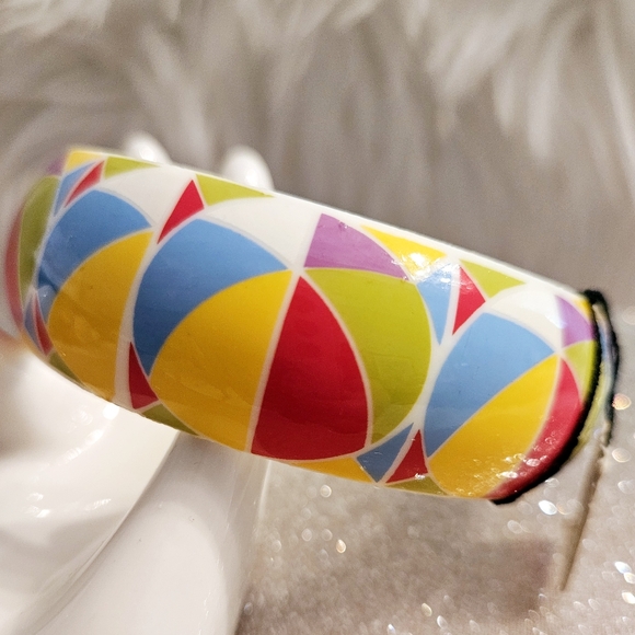 Vintage NOS Eaton Plastic Bangle Bracelet Colourful Beach Balls - Picture 2 of 7